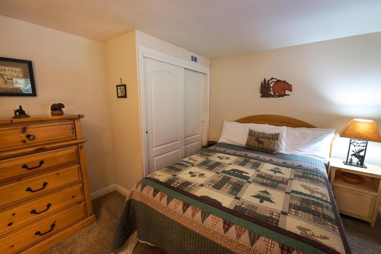 Sierra Springs Villa Оукхърст Екстериор снимка